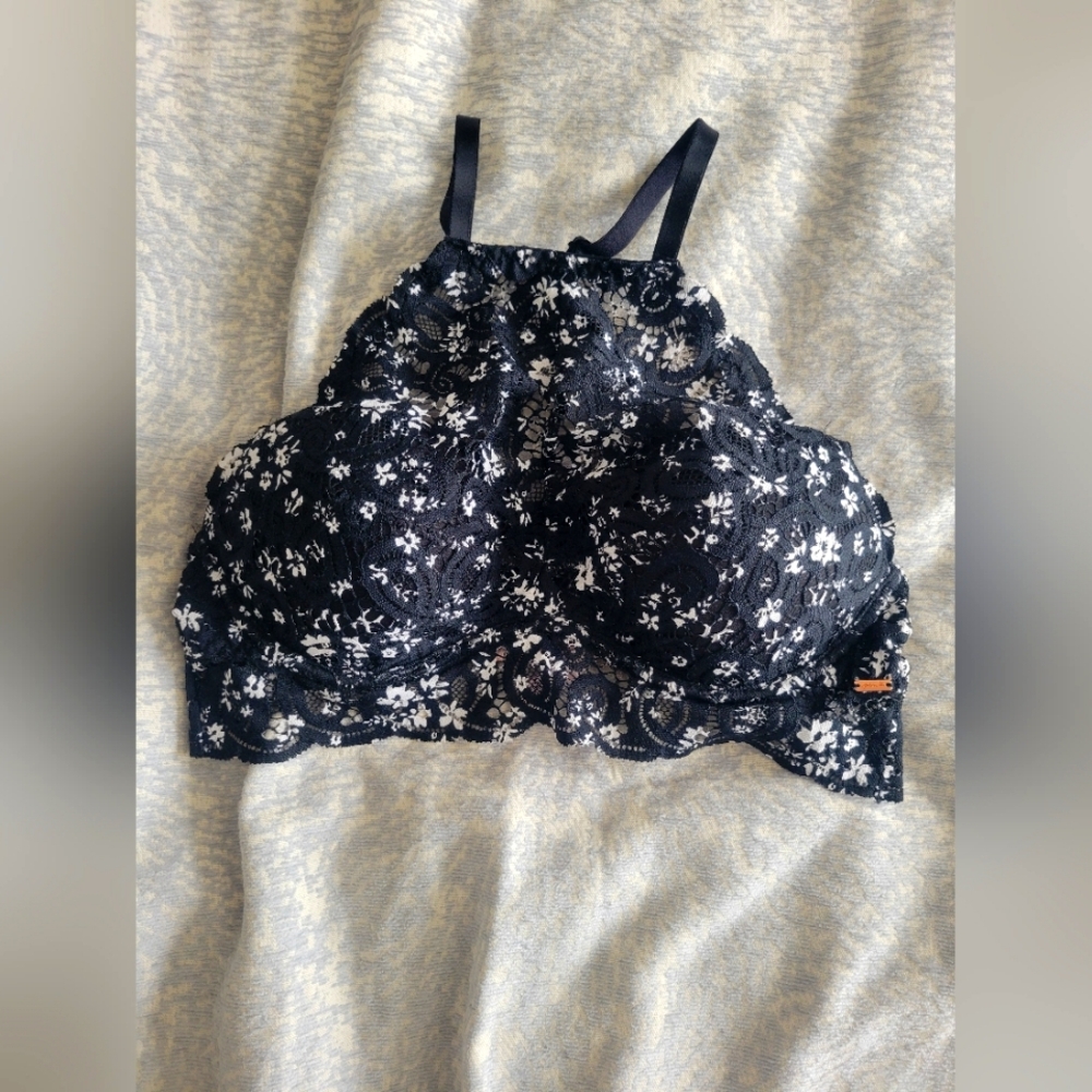High neck VS Pink Bra size Medium